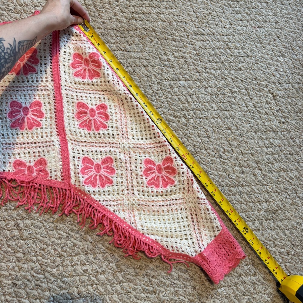 House of Harlow 1960 Cream Pink Coquette Crochet Bow Fringe Poncho Sweater‎ OS - Picture 5 of 9